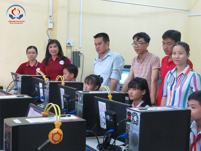 Chương trình tài trợ phòng máy vi tính tại tỉnh Trà Vinh 15.9.2016